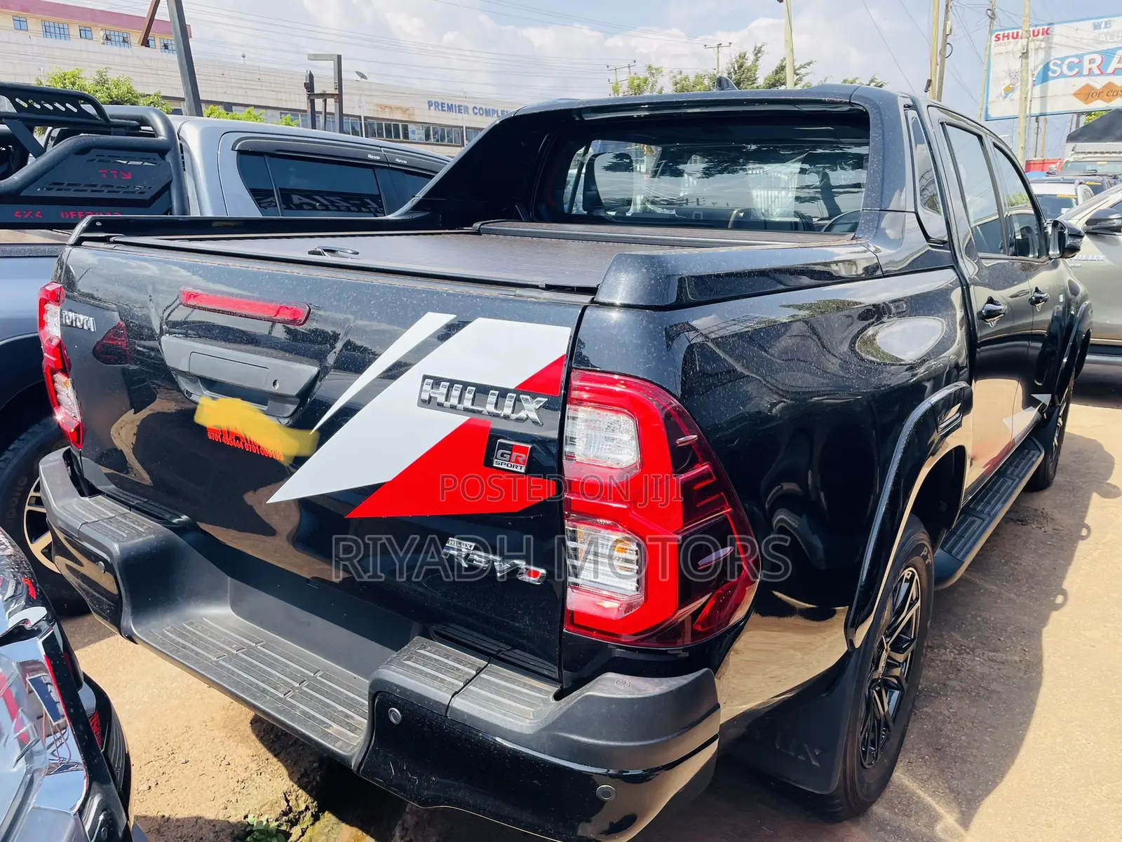 New Toyota Hilux 2023 Black