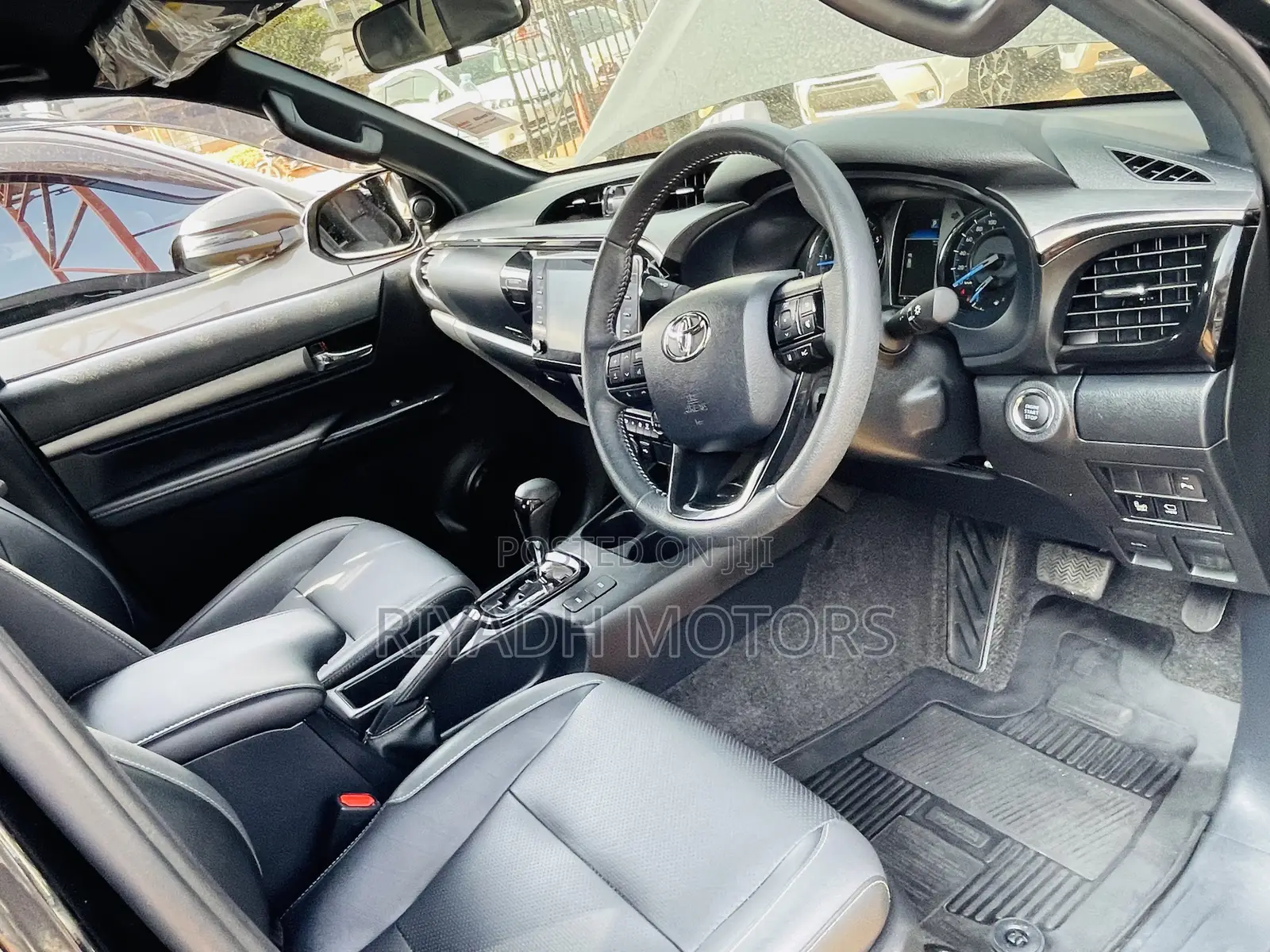 New Toyota Hilux 2023 Black