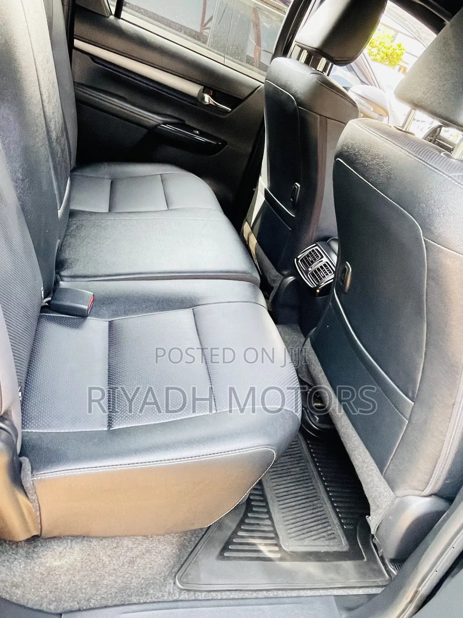 New Toyota Hilux 2023 Black