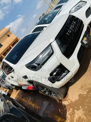 Toyota Hilux 2021 White