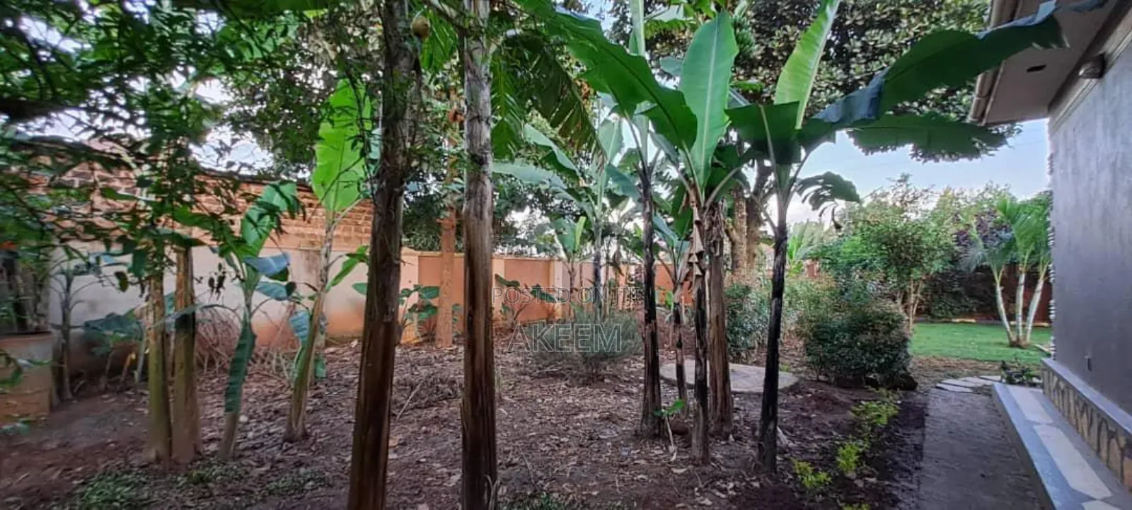 5bdrm House in Wakiso / Wakiso for sale