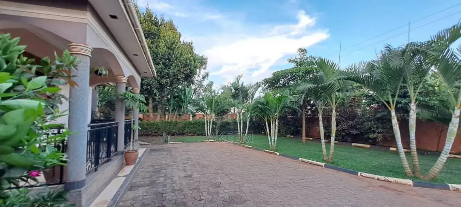 5bdrm House in Wakiso / Wakiso for sale
