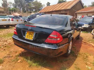 Photo - Mercedes-Benz E240 2007 Black