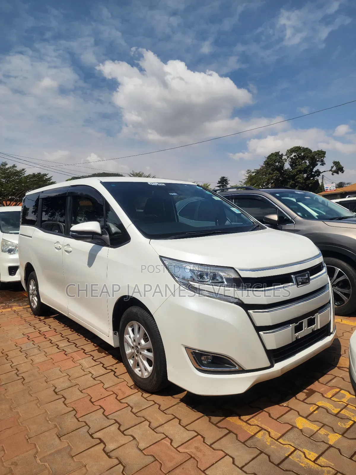 Toyota Noah 2.0 AWD (8 Seater) 2018 White