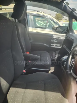 Toyota Noah 2.0 AWD (8 Seater) 2018 White
