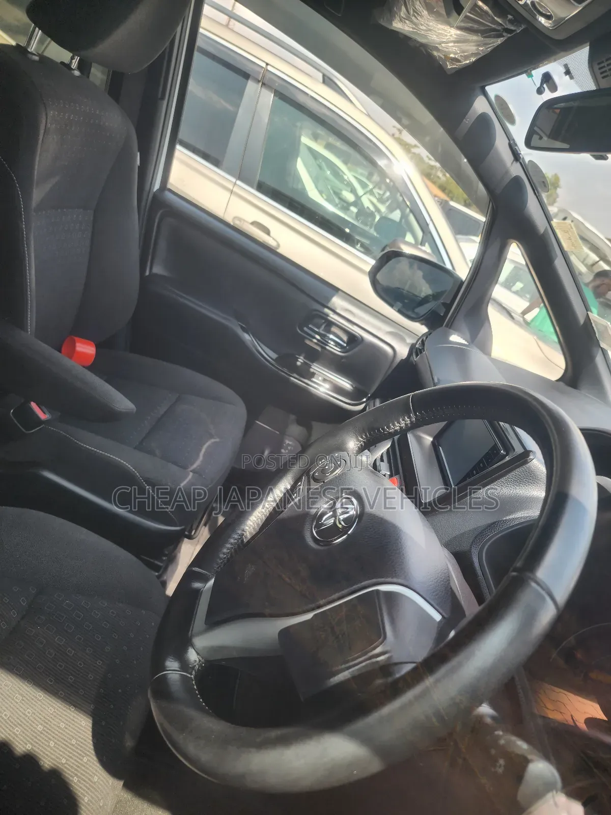 Toyota Noah 2.0 AWD (8 Seater) 2018 White
