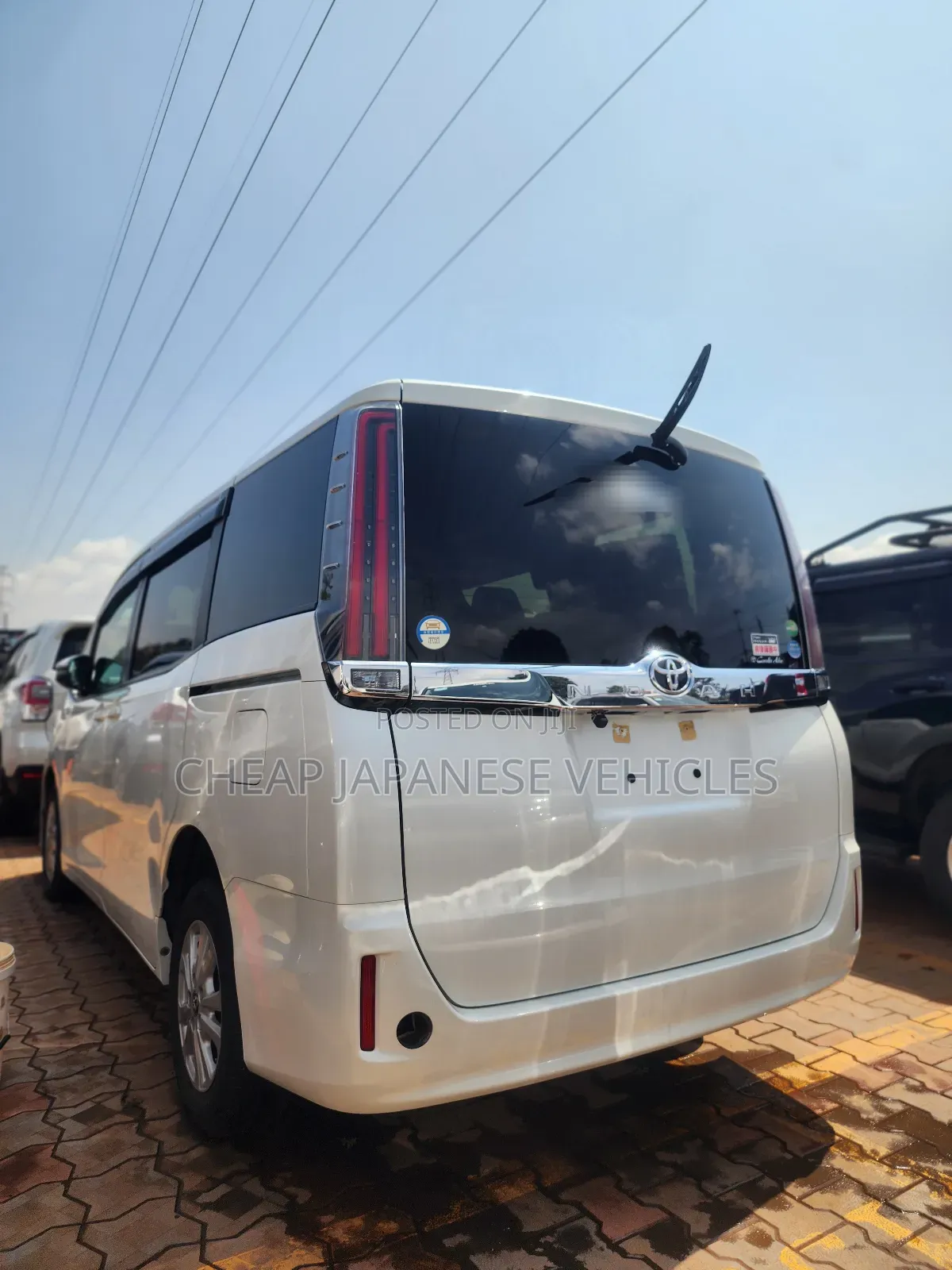 Toyota Noah 2.0 AWD (8 Seater) 2018 White