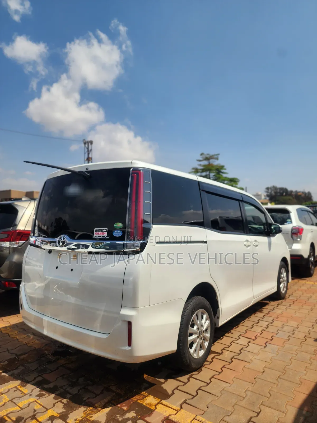 Toyota Noah 2.0 AWD (8 Seater) 2018 White
