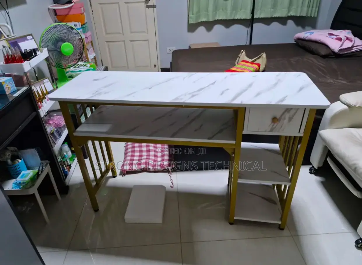 Manicure Table