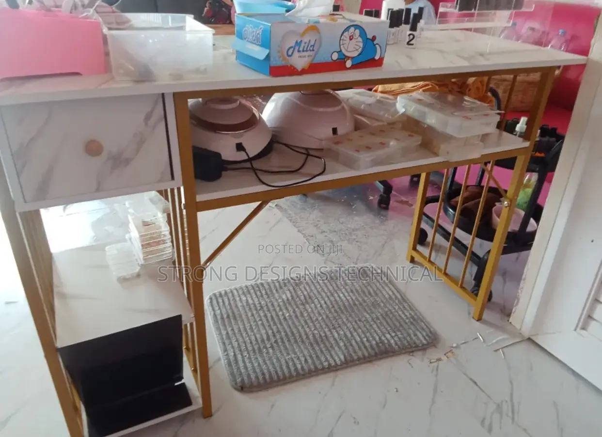 Manicure Table