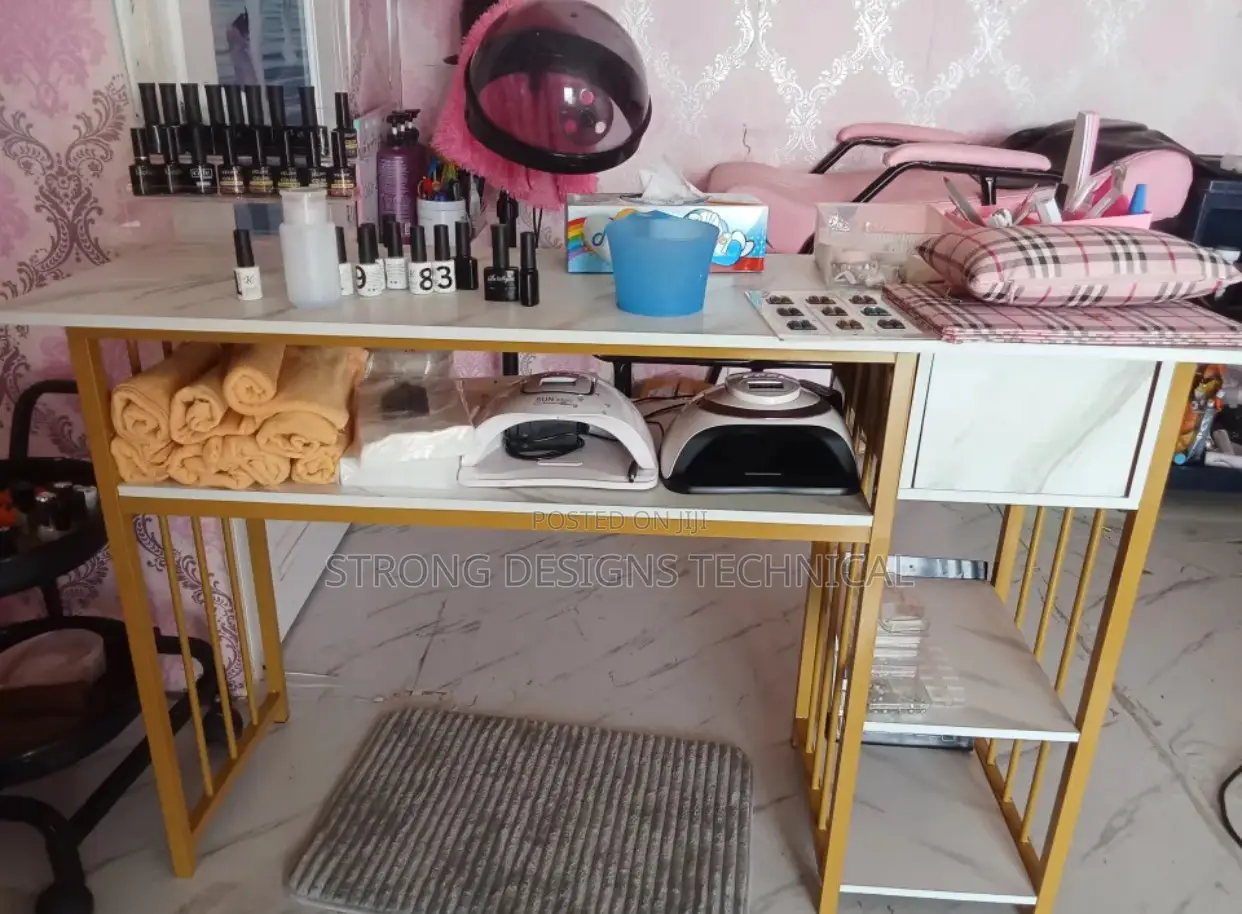 Manicure Table