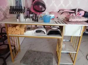 Manicure Table