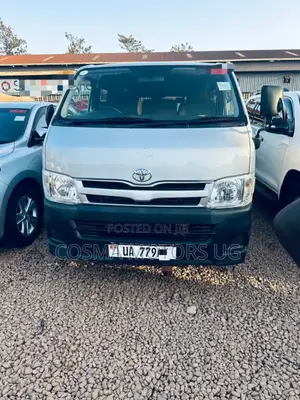 Photo - Toyota HiAce 2010 Silver