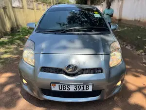 Toyota Vitz 1.5 FWD 5dr 2009 Gray