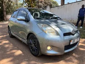 Toyota Vitz 1.5 FWD 5dr 2009 Gray