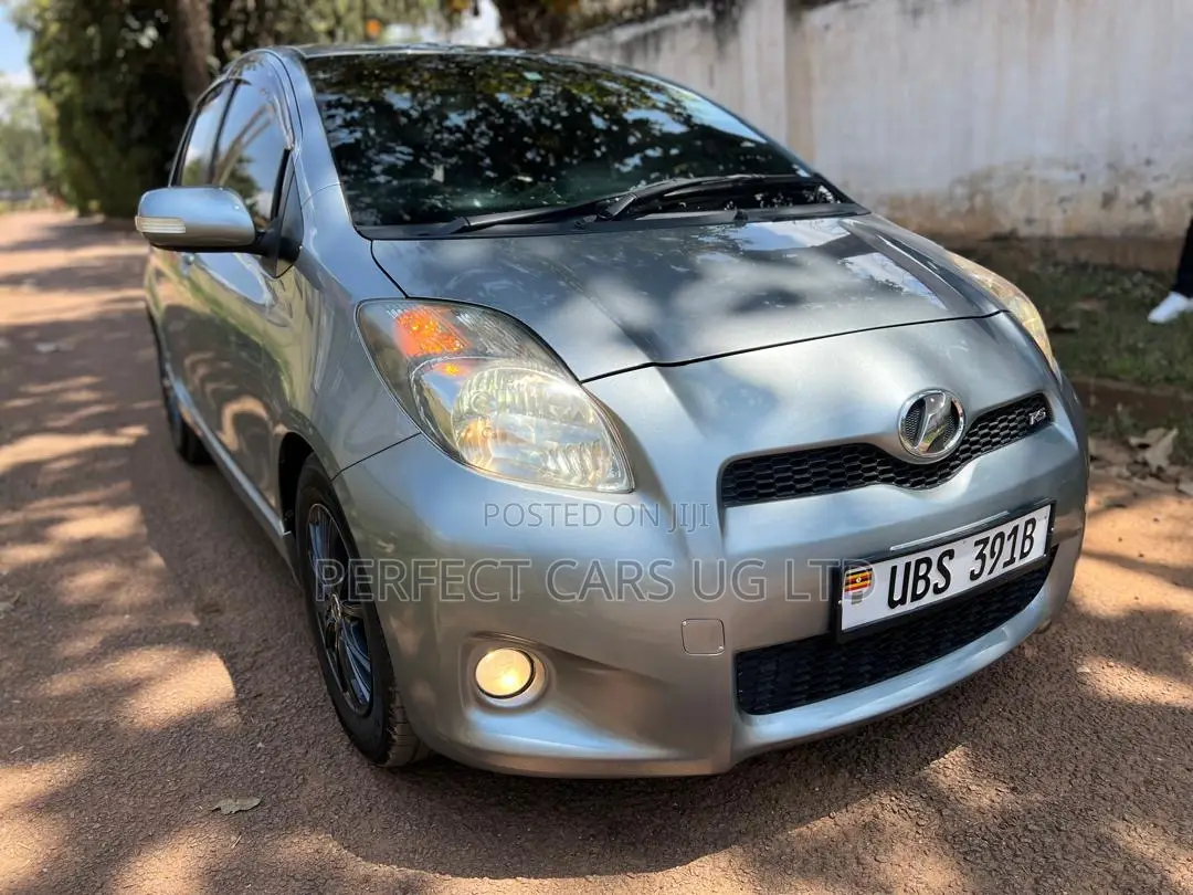 Toyota Vitz 1.5 FWD 5dr 2009 Gray