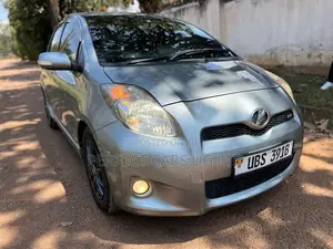 Toyota Vitz 1.5 FWD 5dr 2009 Gray
