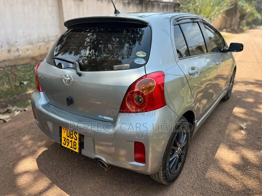 Toyota Vitz 1.5 FWD 5dr 2009 Gray