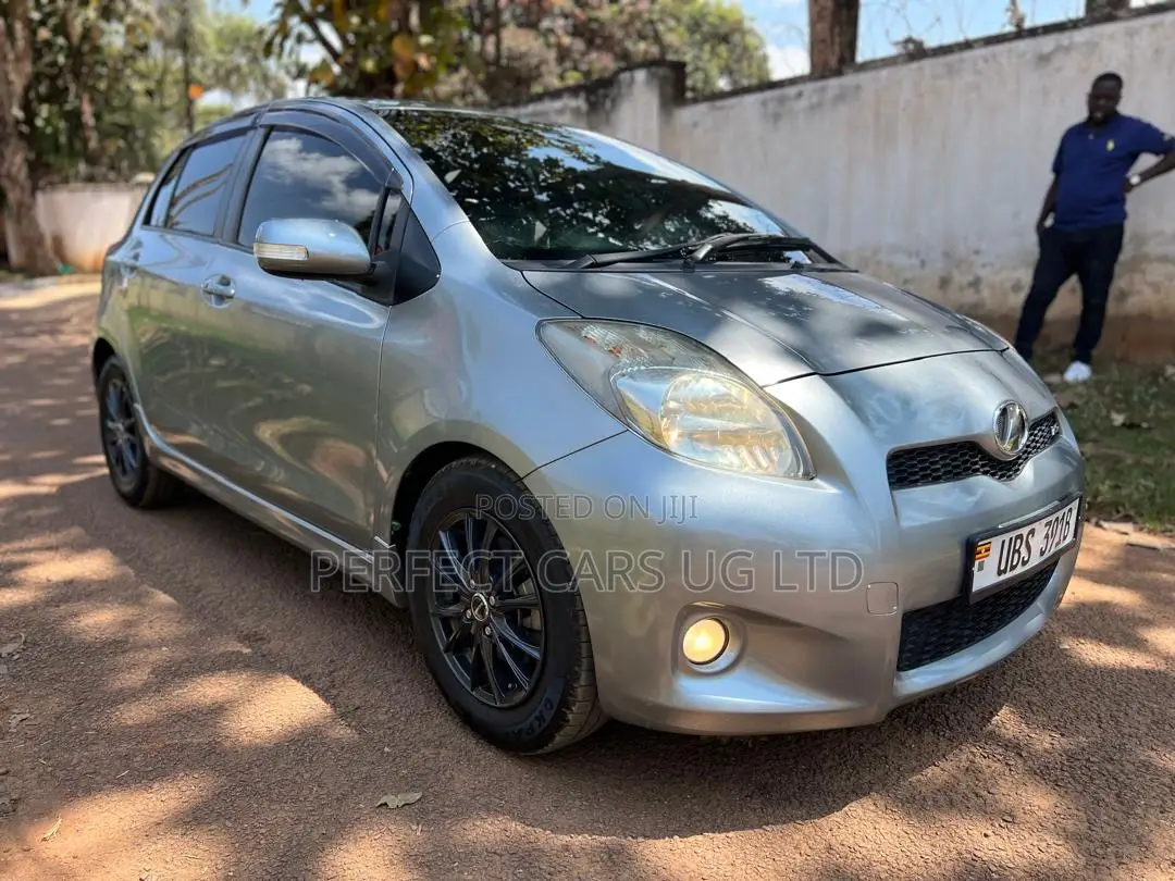 Toyota Vitz 1.5 FWD 5dr 2009 Gray