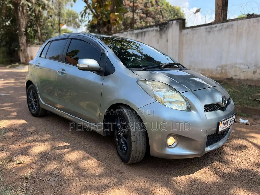 Toyota Vitz 1.5 FWD 5dr 2009 Gray