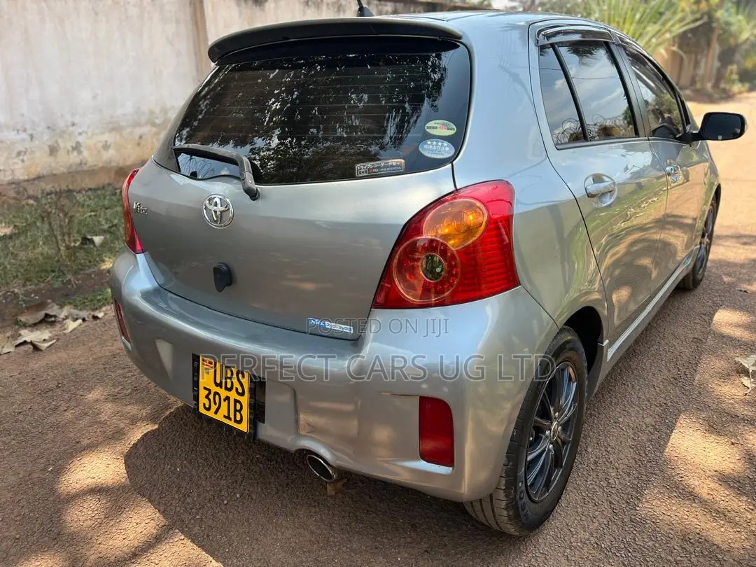 Toyota Vitz 1.5 FWD 5dr 2009 Gray