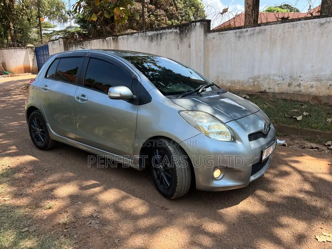 Toyota Vitz 1.5 FWD 5dr 2009 Gray