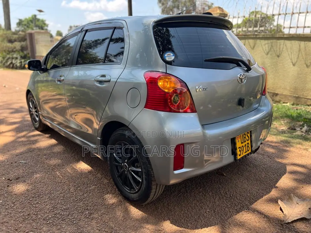 Toyota Vitz 1.5 FWD 5dr 2009 Gray