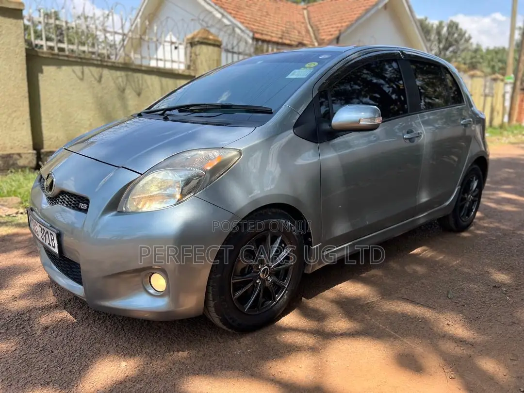 Toyota Vitz 1.5 FWD 5dr 2009 Gray