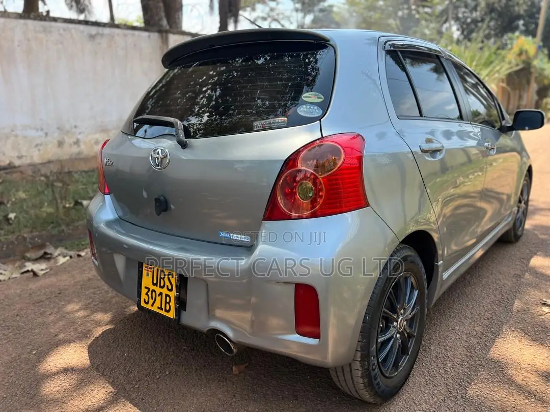 Toyota Vitz 1.5 FWD 5dr 2009 Gray