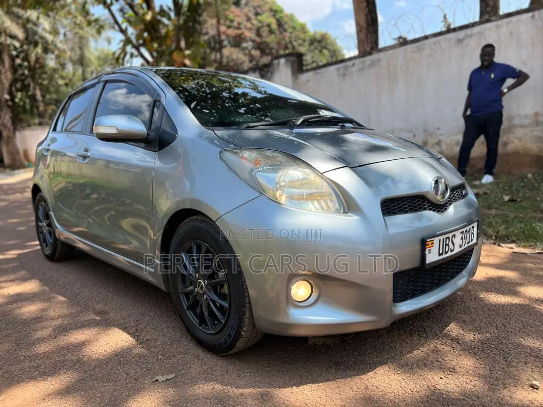 Toyota Vitz 1.5 FWD 5dr 2009 Gray