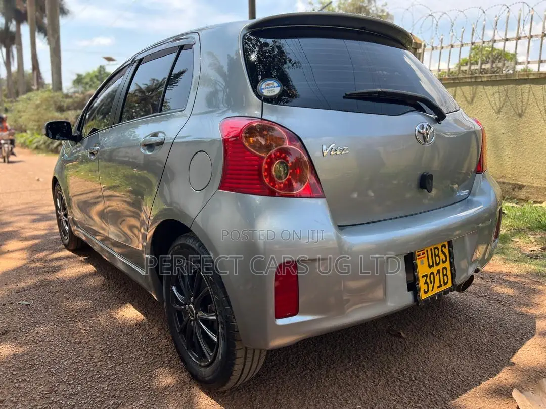 Toyota Vitz 1.5 FWD 5dr 2009 Gray