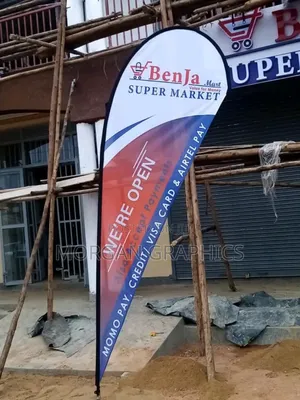 L Stand and Teardrop Banners