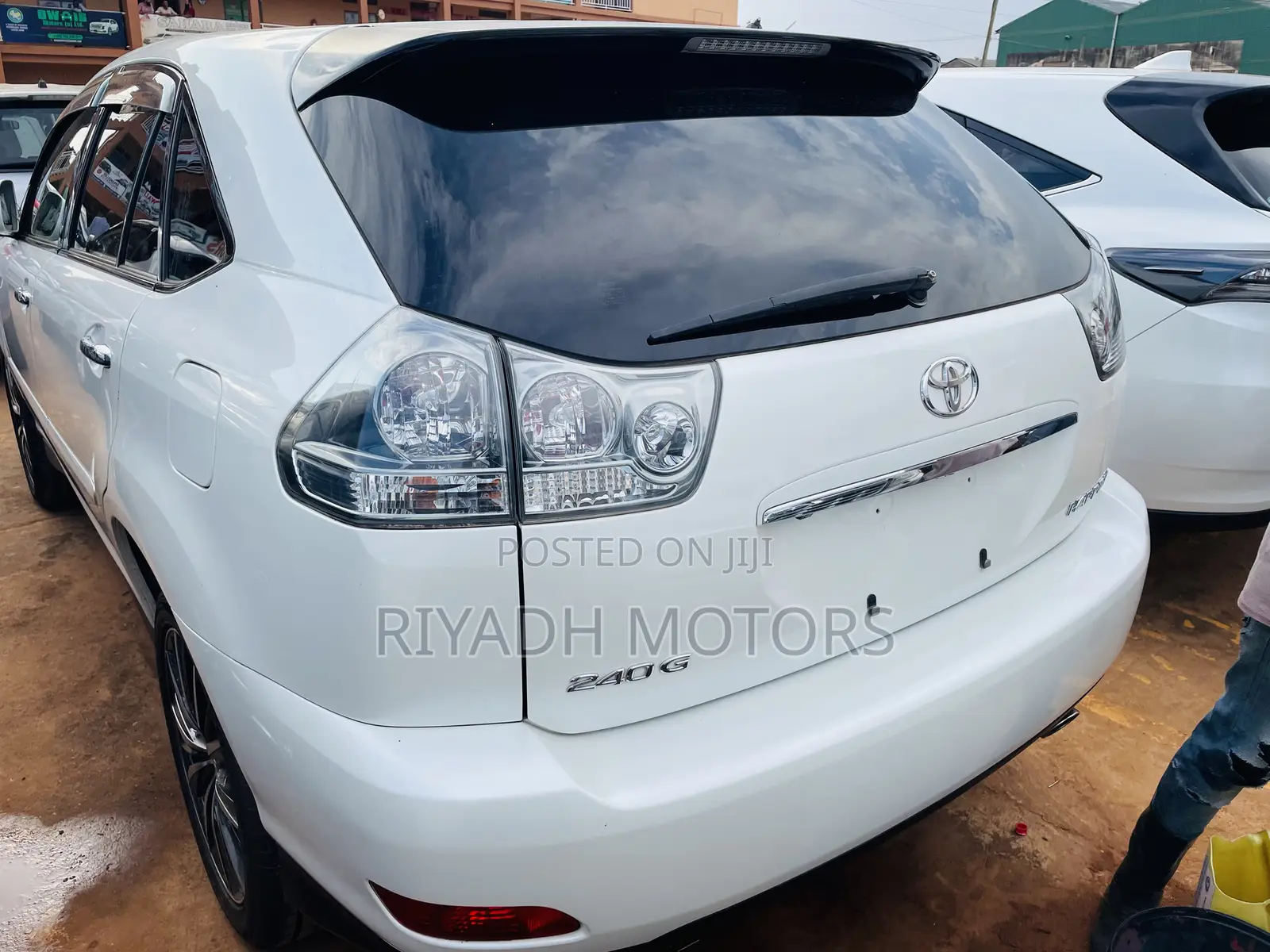 Toyota Harrier 2.4 2012 White