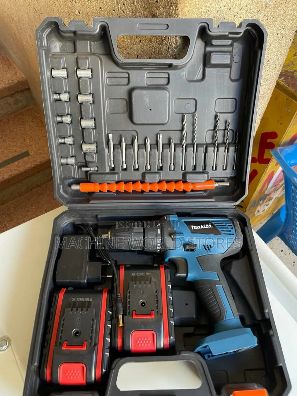 21V Makita Rechargeable Hand Drill With Bits