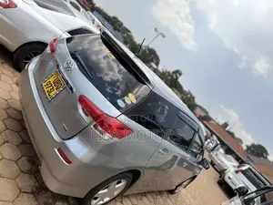 Photo - Toyota Wish 2010 Silver