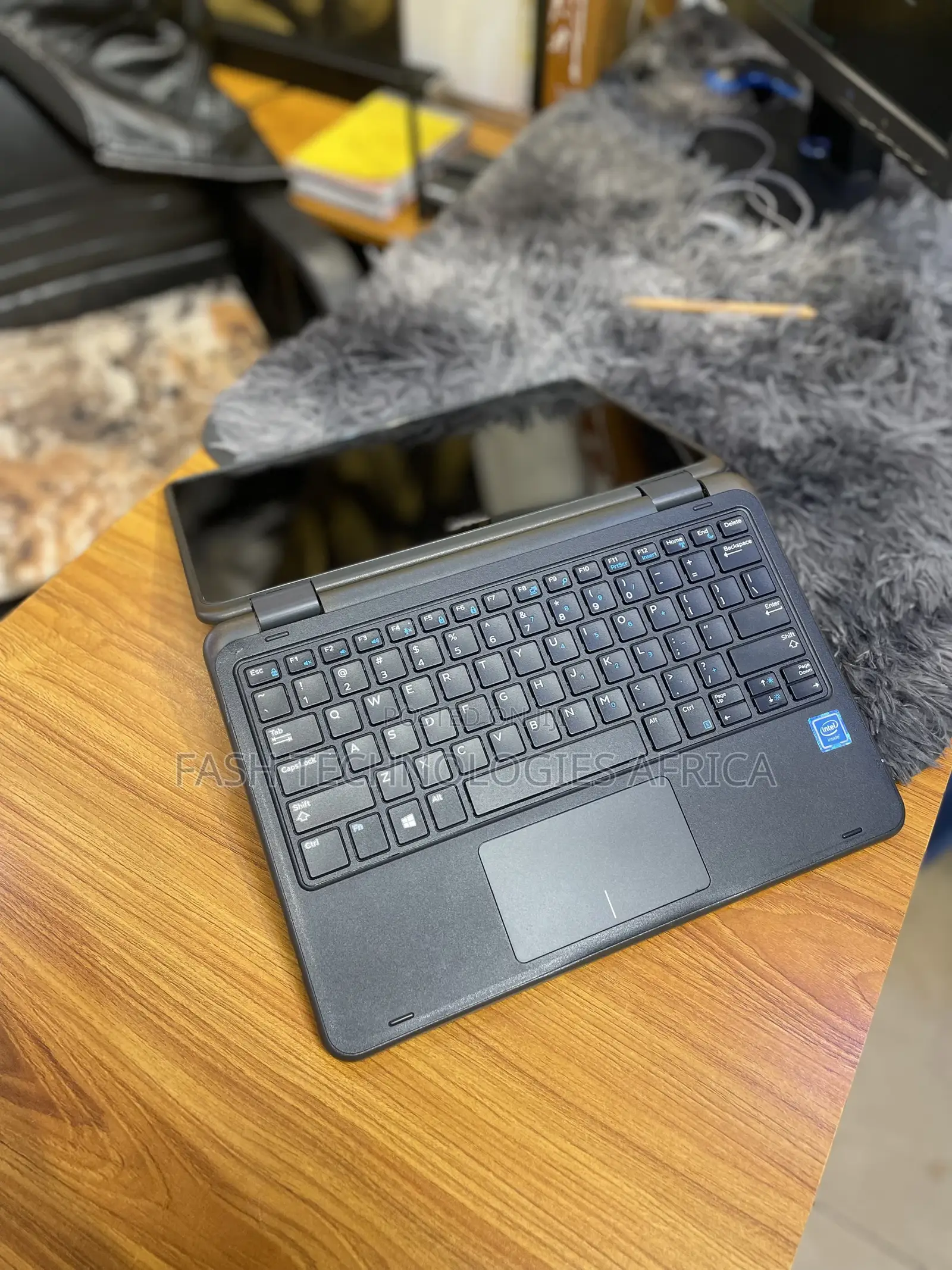 New Laptop Dell Latitude 11 3190 4GB Intel Pentium SSD 128GB