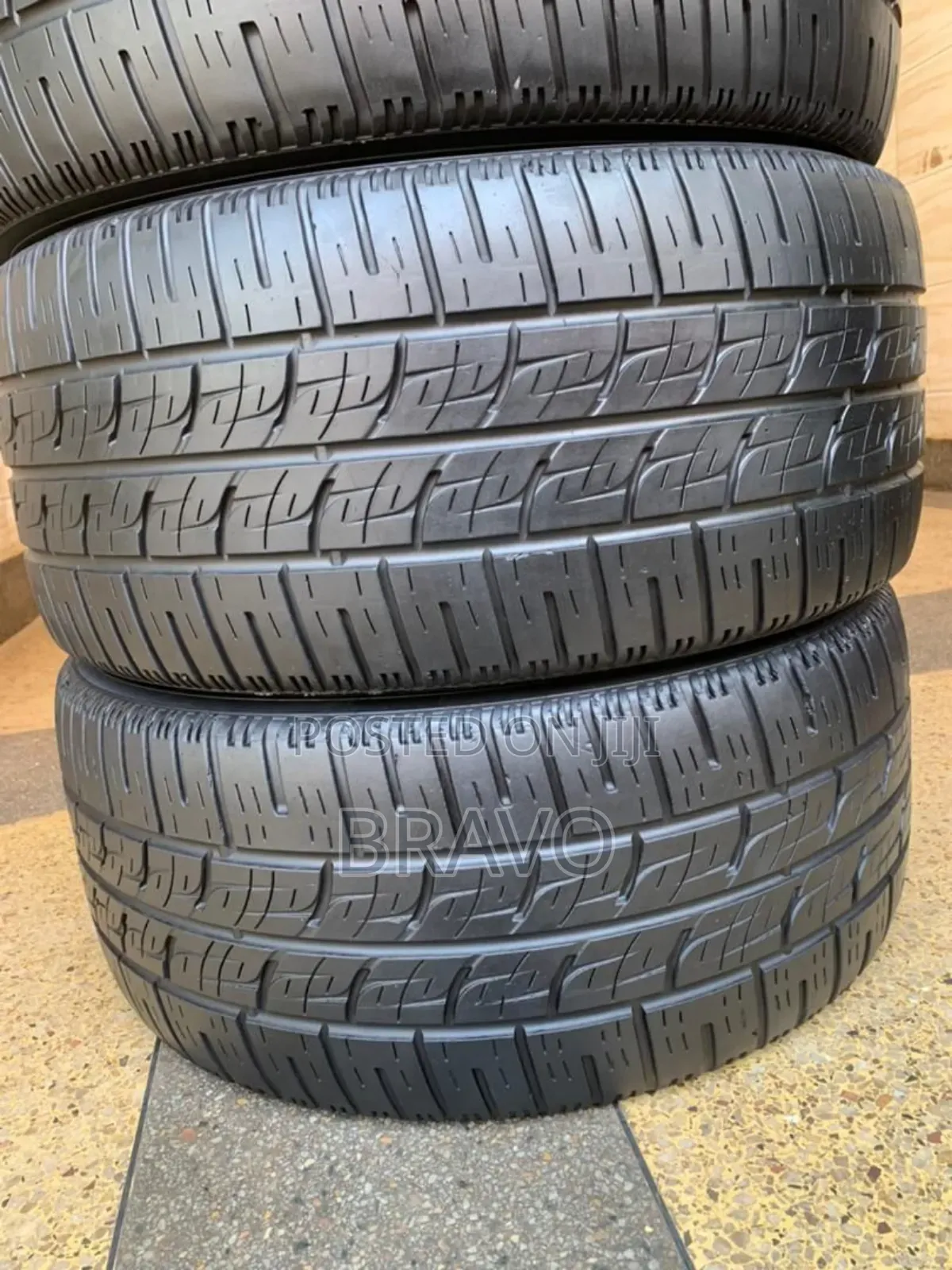 295/40r21 PIRELLI Tyres Good Condition