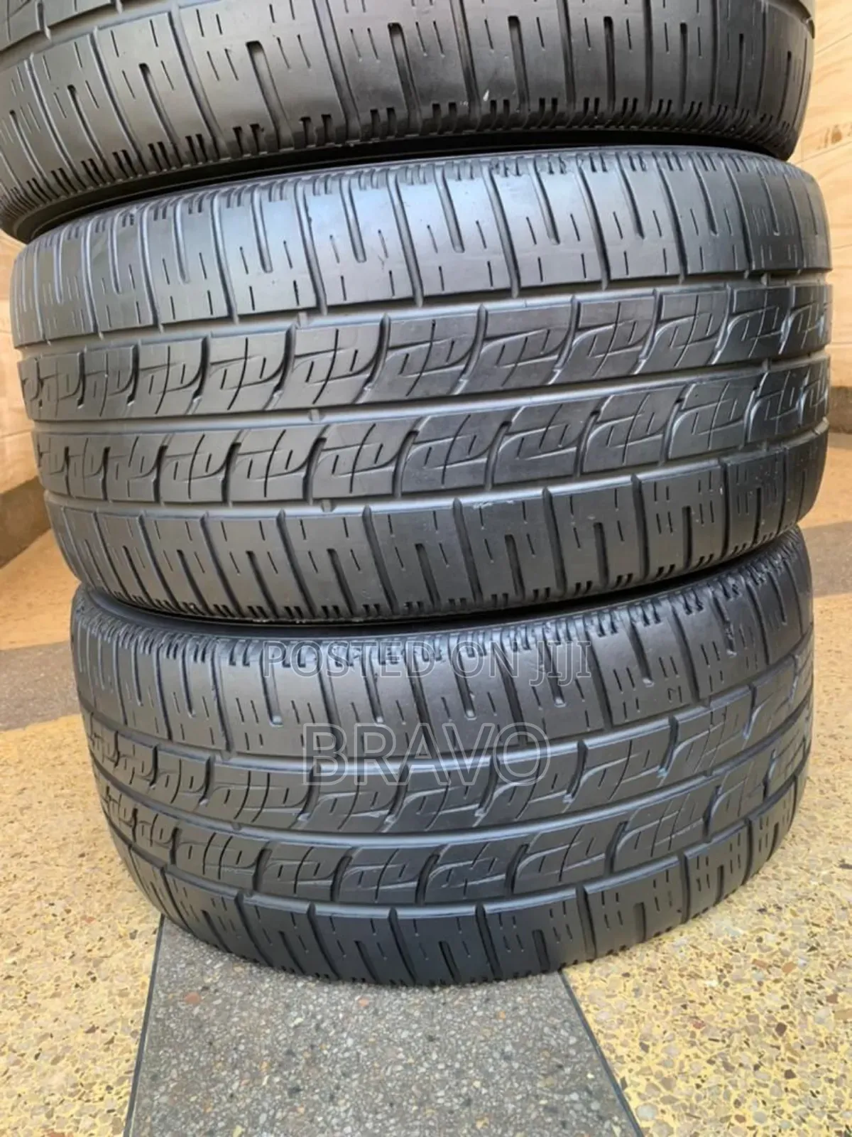 295/40r21 PIRELLI Tyres Good Condition