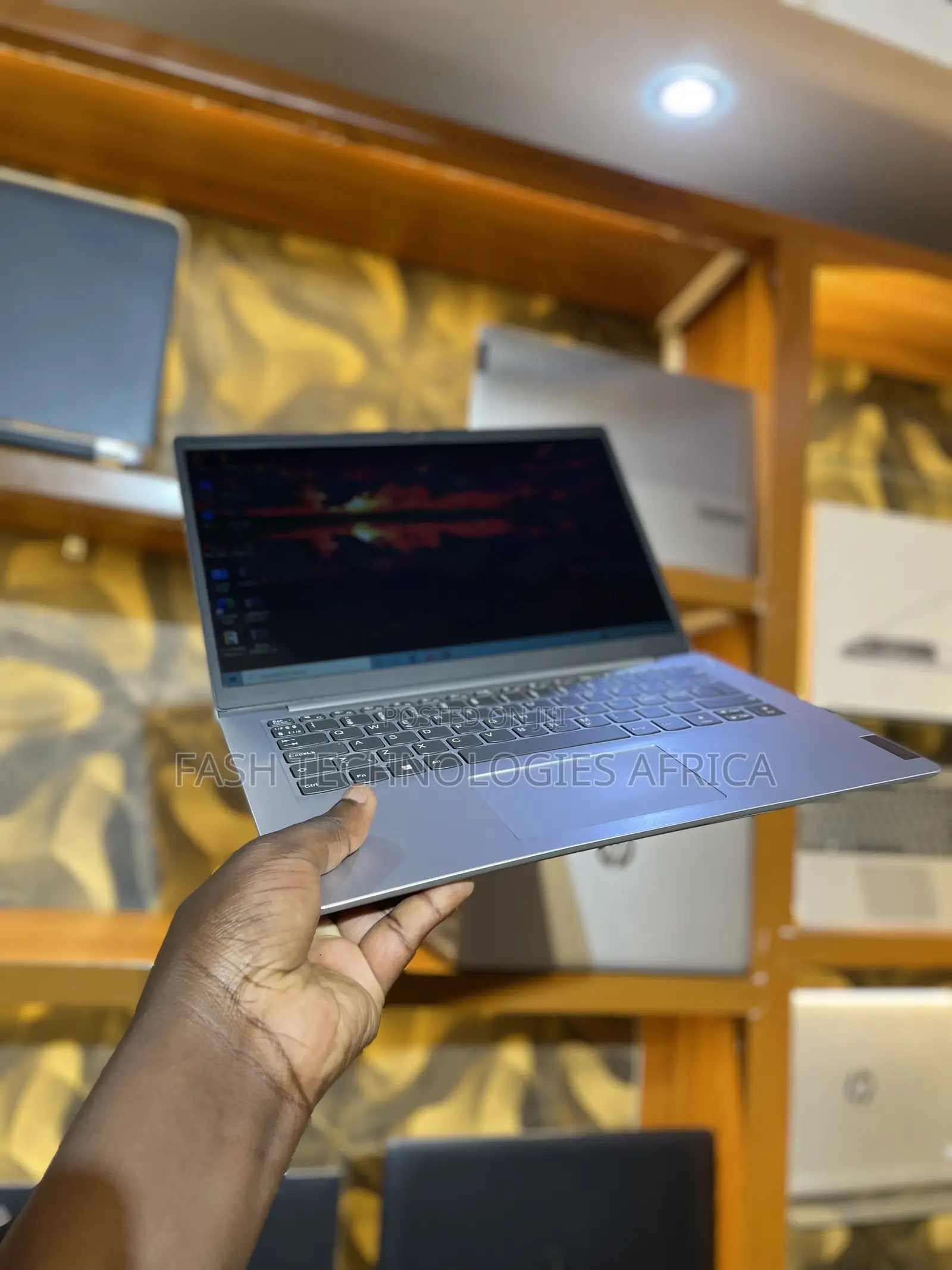 Laptop Lenovo IdeaPad 1 4GB AMD A8 SSD 256GB