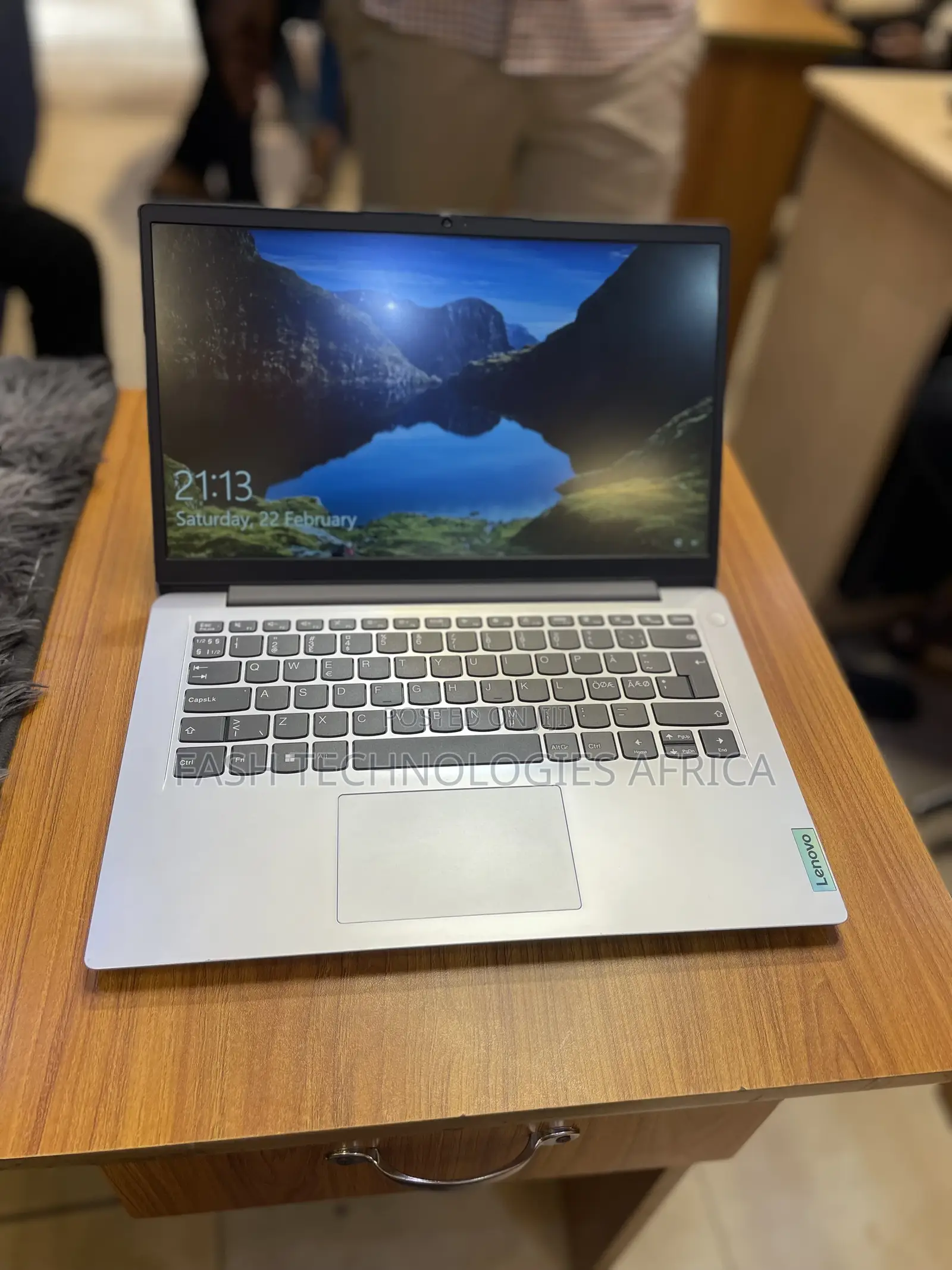 Laptop Lenovo IdeaPad 1 4GB AMD A8 SSD 256GB
