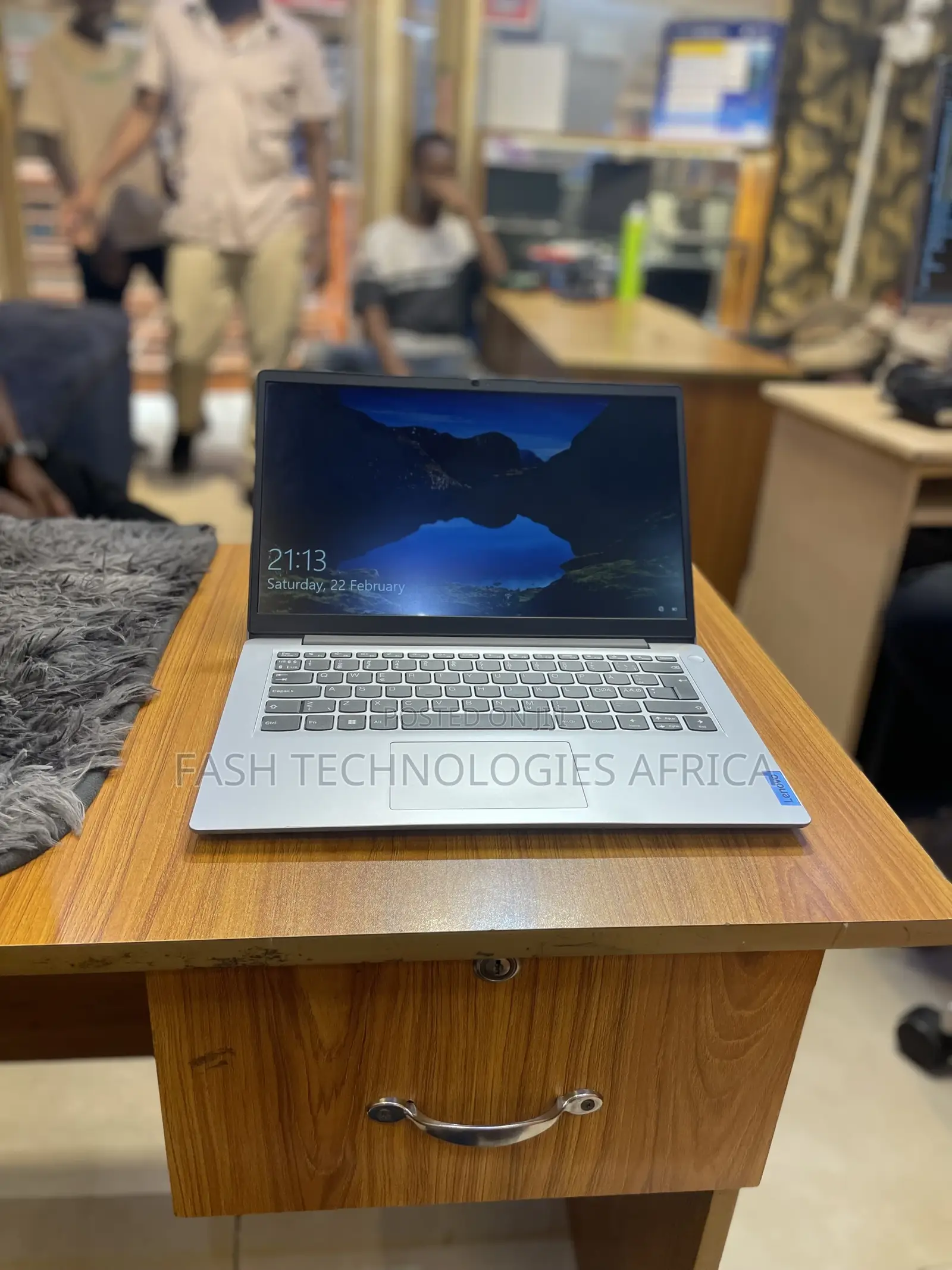 Laptop Lenovo IdeaPad 1 4GB AMD A8 SSD 256GB
