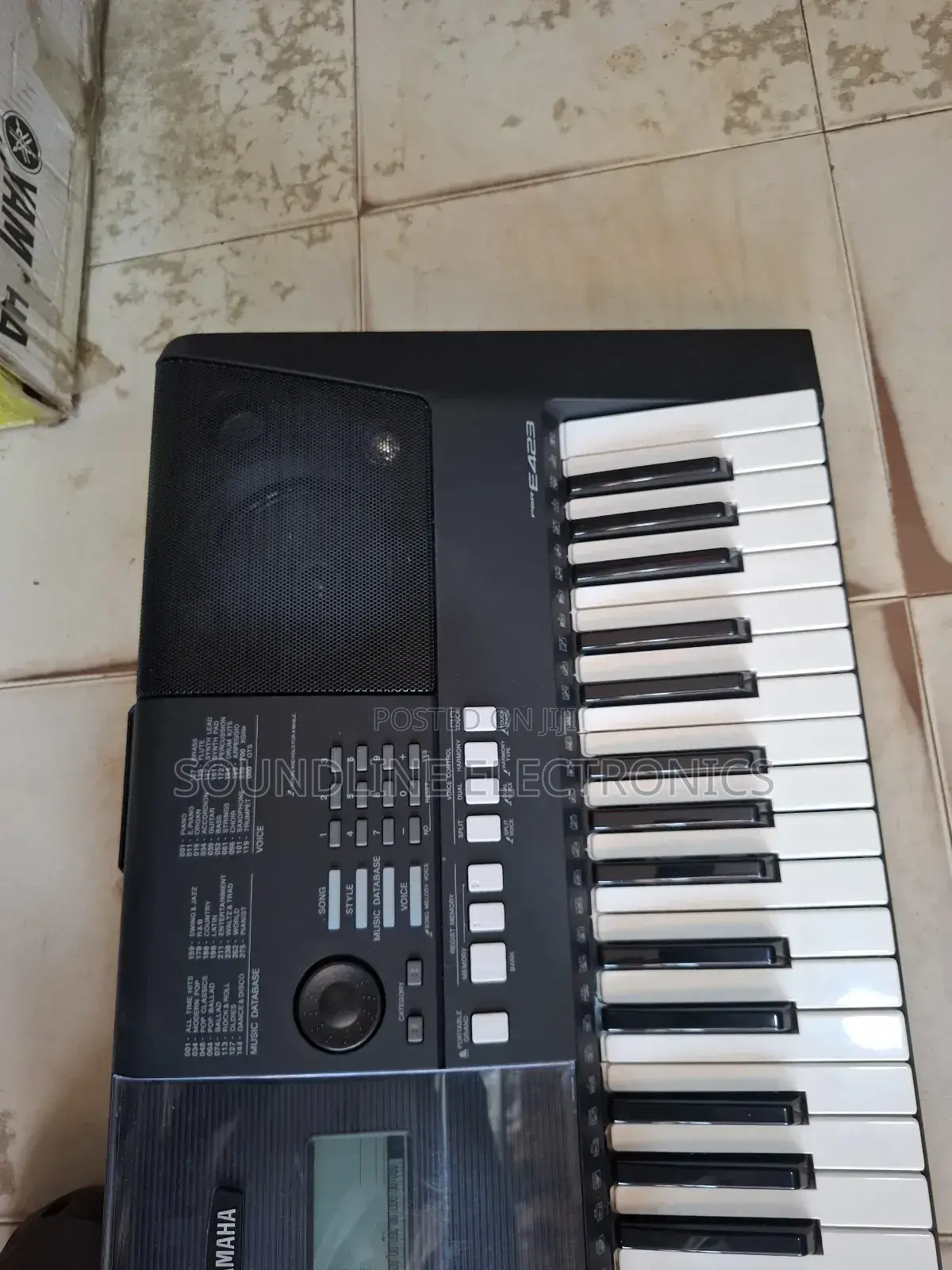 Yamaha PSR E423
