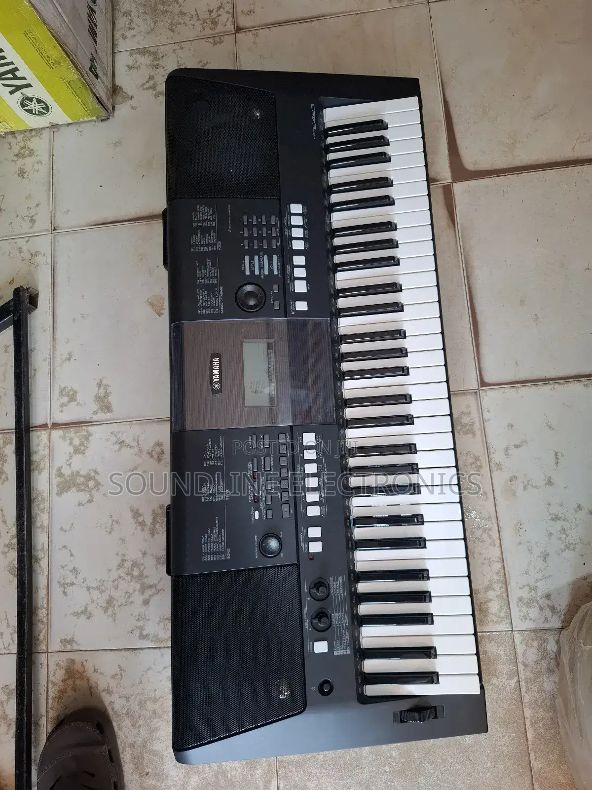 Yamaha PSR E423