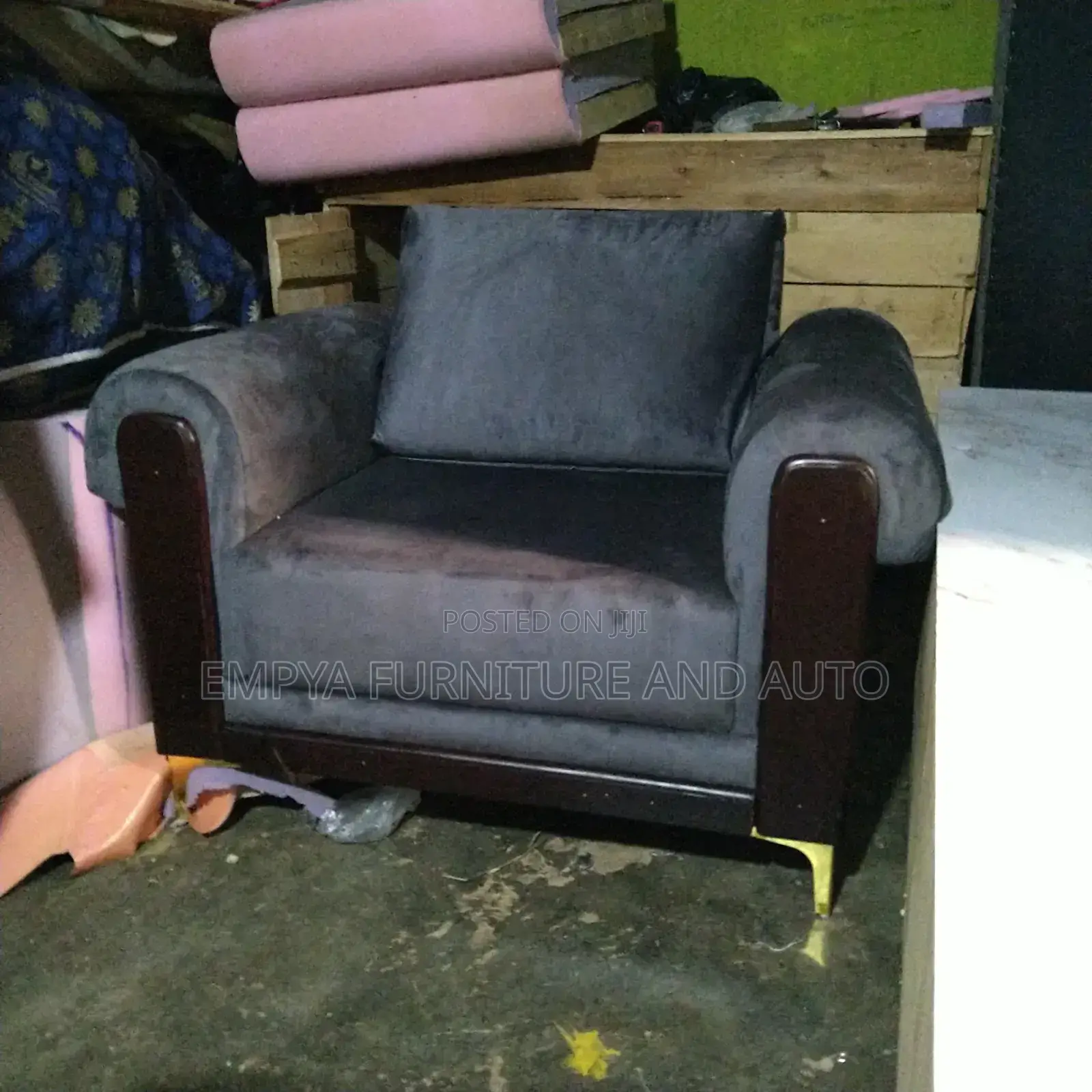TRWL Sofa Single