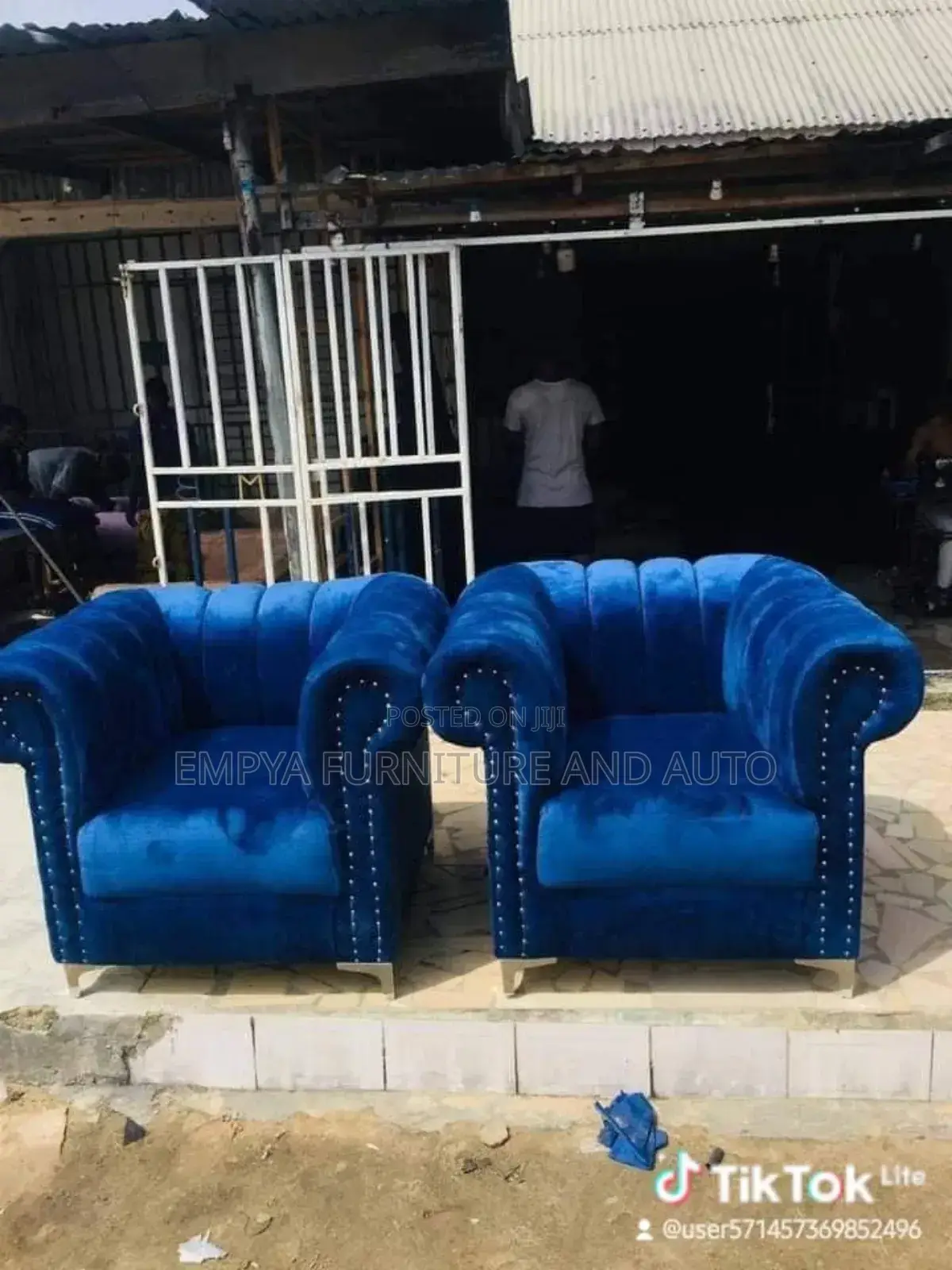 Single Cheatfiled Sofa
