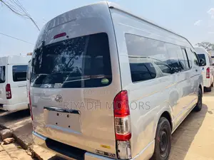 Toyota HiAce 2011 Silver