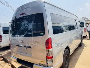 Toyota HiAce 2011 Silver