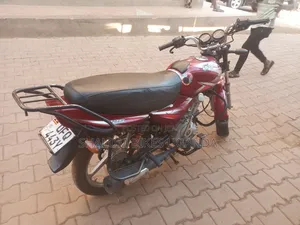 Bajaj Boxer 125 2023 Red