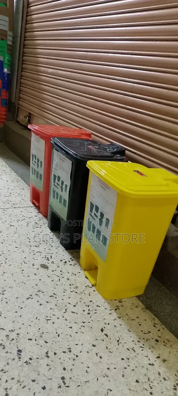 Plastic Step on Dust Bins 30litres