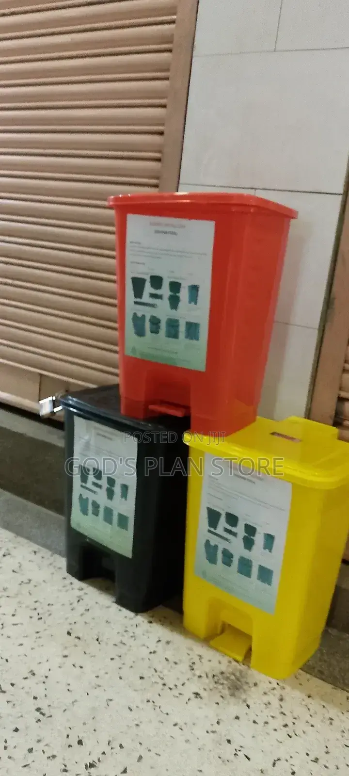 Plastic Step on Dust Bins 30litres